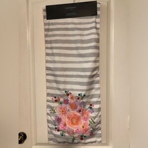 NWT Cynthia Rowley New York, Table Runner, 14”x 72”,  crochet flowers